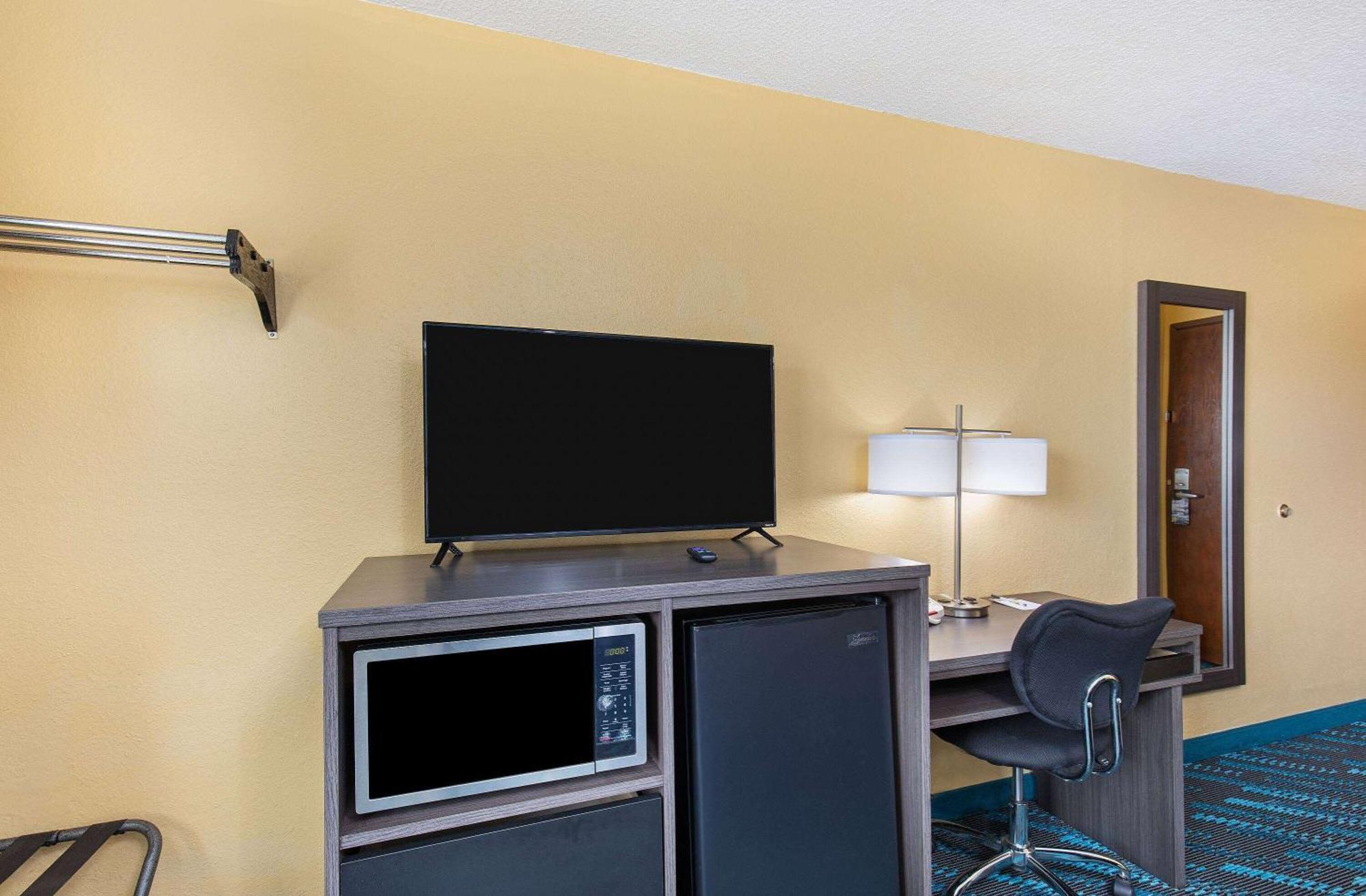 Hotel Super 8 By Wyndham 2*