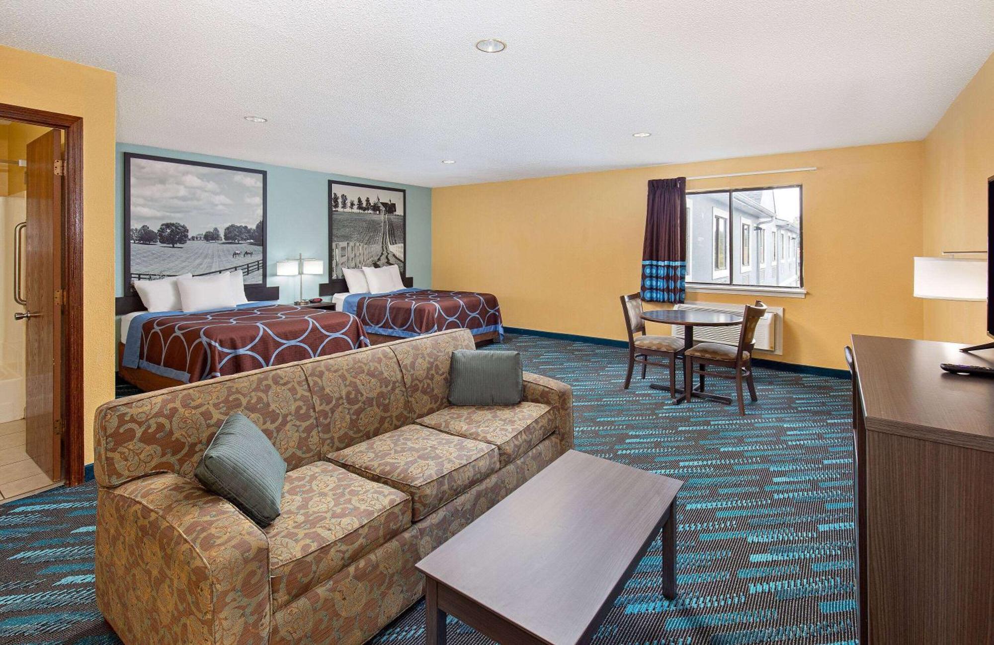 Super 8 By Wyndham Hotel 2*